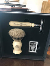 Load image into Gallery viewer, Frank Shaving Faux Light Wood Safety Razor Gift Box - Ozbarber